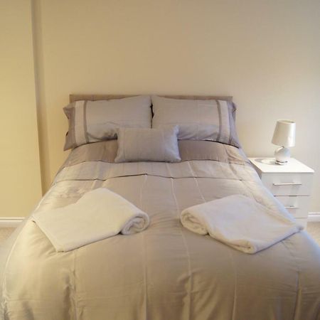 Modern, Cosy Apartment In Bearsden With Private Parking Glasgow Ngoại thất bức ảnh