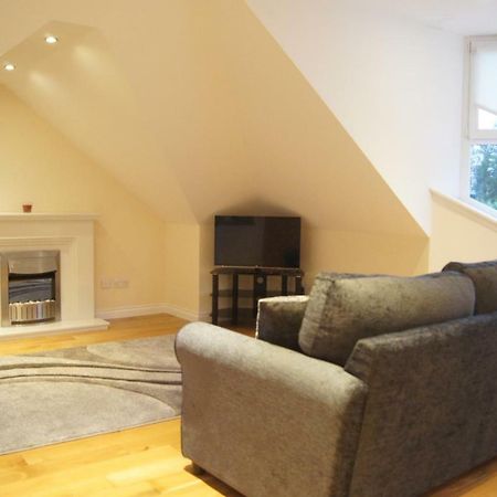 Modern, Cosy Apartment In Bearsden With Private Parking Glasgow Ngoại thất bức ảnh