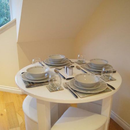 Modern, Cosy Apartment In Bearsden With Private Parking Glasgow Ngoại thất bức ảnh