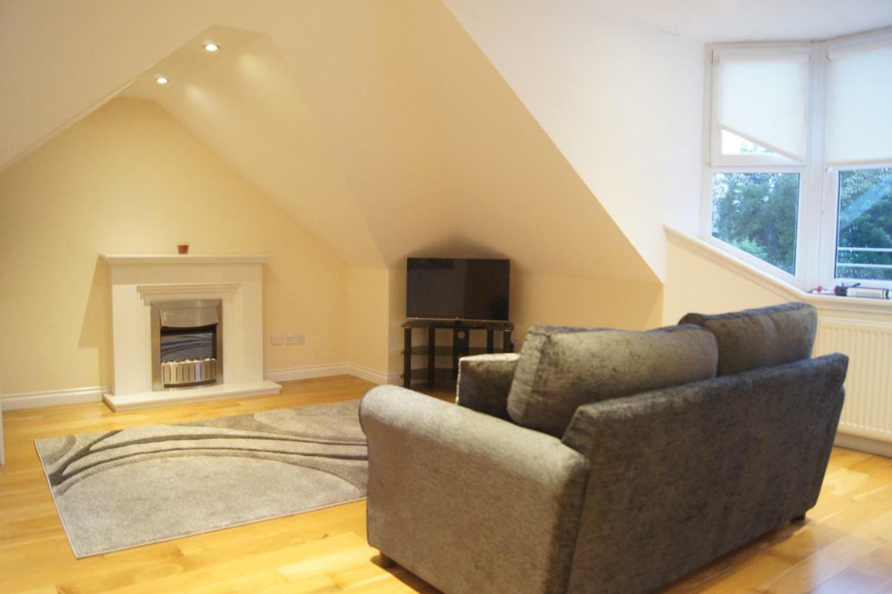 Modern, Cosy Apartment In Bearsden With Private Parking Glasgow Ngoại thất bức ảnh