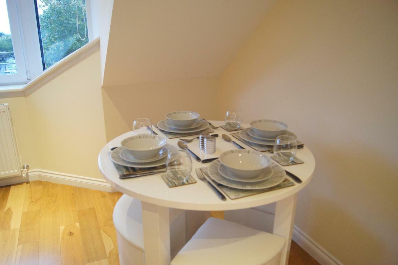 Modern, Cosy Apartment In Bearsden With Private Parking Glasgow Ngoại thất bức ảnh