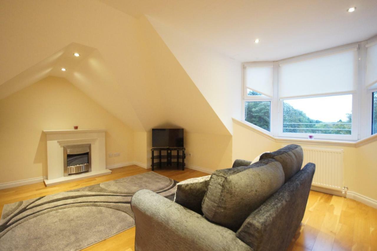 Modern, Cosy Apartment In Bearsden With Private Parking Glasgow Ngoại thất bức ảnh